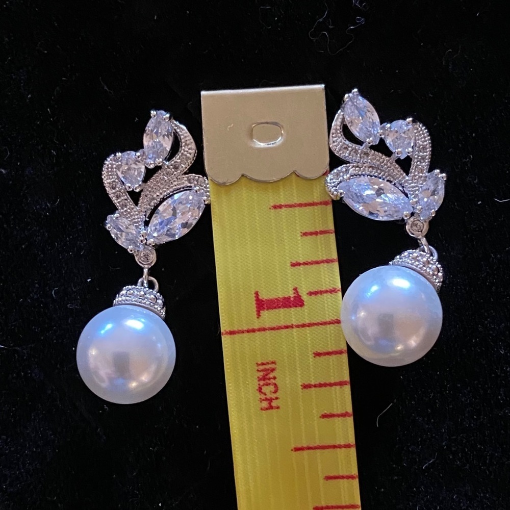 Pearl & Swarovski Crystal Earrings - Picture 2 of 4